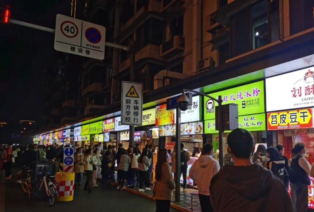 建設(shè)路夜市最新動態(tài)，繁華再現(xiàn)，美食與文化的交匯點，建設(shè)路夜市繁華再現(xiàn)，美食與文化交匯的最新動態(tài)